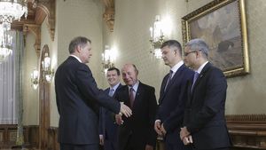 SURSE PMP a decis fuziunea prin absorbție cu PNL / Băsescu, în partidul lui Iohannis, pe cale să redevină coleg cu Boc și Blaga