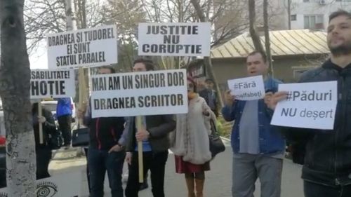 VIDEO Liviu Dragnea a fost huiduit la Slobozia: ”Cât de sadic poți să fii ca să furi de la copii?” / ”Mai am un singur dor, Dragnea scriitor”