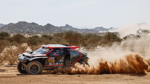 VIDEO Nasser Al-Attiyah a câştigat Abu Dhabi Desert Challenge cu Dacia Sandriders