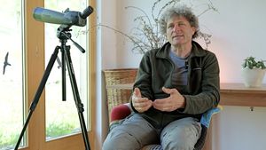 Experimentul Angofa: povestea oamenilor care reconstruiesc viitorul unui cătun uitat / Video-story de vineri seara