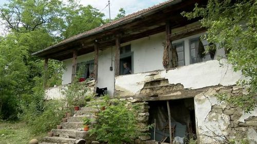 Tendință pe piața imobiliară: Orăşenii din Buzău migrează la sate, unde-şi cumpără case bătrânești ieftine și le restaurează