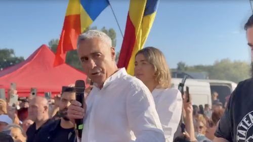 Organizațiile AUR din județul Giurgiu, scenetă dedicată pro-rusului Călin Georgescu, la Târgul de la Călugăreni / Cine din AUR face scut în jurul lui Georgescu?