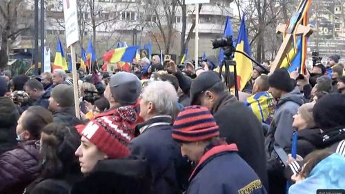VIDEO Proteste în București și în mai multe orașe din țară împotriva restricțiilor anticoronavirus / Șoșoacă și Bahmuțeanu au participat la protestul din Capitală. Simion, la manifestația din Cluj / Jandarmeria: Protestatarii vor fi identificați și sancționați