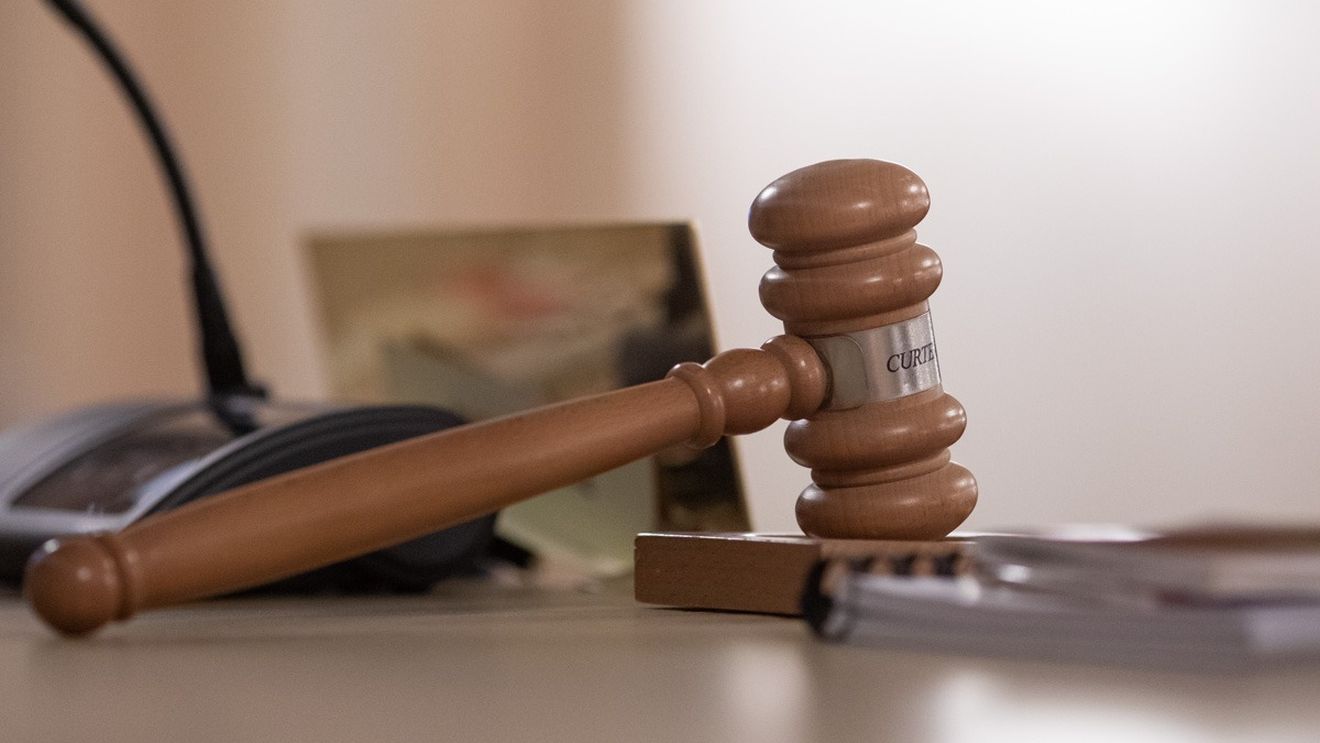 Legea de modificare a Codului penal privind sancţionarea protestelor - constituţională