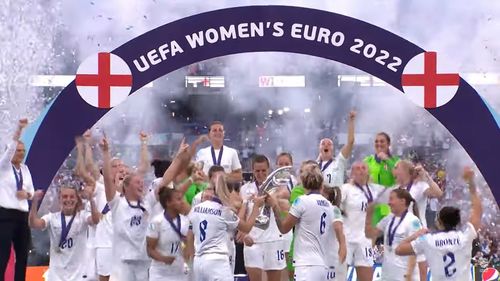 Femeile încântă publicul spectator și telespectator în trei sporturi considerate până nu demult “masculine”: fotbal, rugby, ciclism