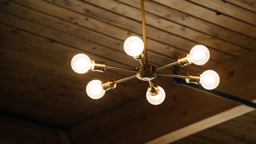 Rata inflaţiei a coborât la 3,1% în martie. Cele mai mari scumpiri: energie electrică, fasole și ulei