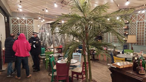 Cluj: Amenzi de mii de euro într-o singură zi, pentru încălcarea măsurilor restrictive. Într-un local din centrul orașului, 120 de persoane se aflau la o petrecere