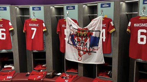 Federaţia din Serbia, vizată de o procedură disciplinară a FIFA după ce jucătorii au afişat în vestiar un banner controversat cu harta statului Kosovo