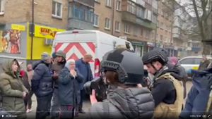 Imagini șocante în Bucha, lângă Kiev: Cel puțin 20 de cadavre găsite pe o stradă din oraș, după retragerea soldaților ruși