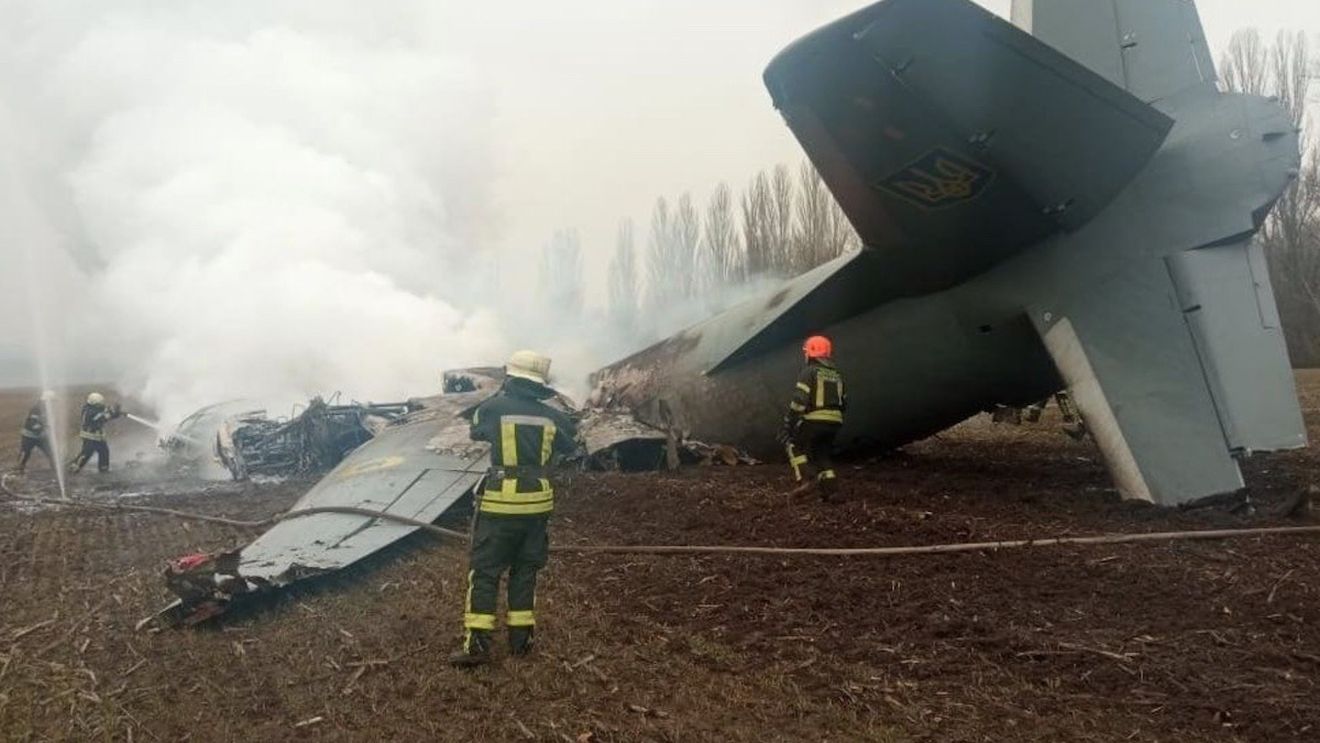 Un avion militar ucrainean s-a prăbușit în apropiere de Kiev. 5 persoane decedate