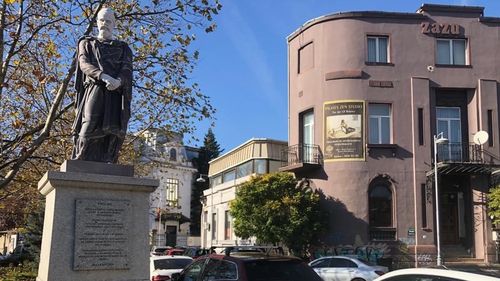 ADP Sector 1 a plătit 100.000 de euro pentru amplasarea statuii unui dac, în timpul conducerii lui Alin Vieru, judecat pentru luare de mită/ Daniel Tudorache, la loc de cinste pe site-ul asociației care a derulat proiectul (DOCUMENT)