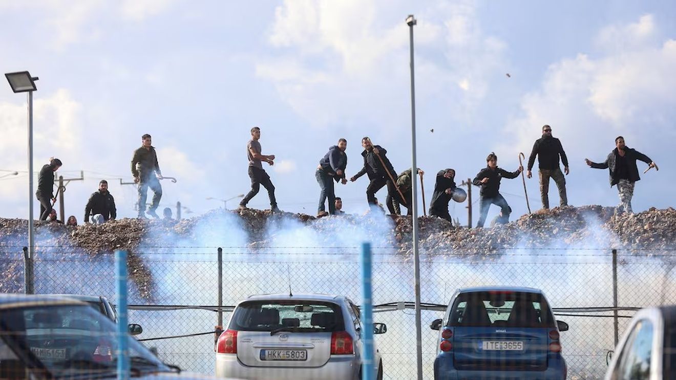 Blocaj total în Grecia în disputa dintre fermieri și guvern / Cum au stârnit proteste de amploare un scandal de deturnare de fonduri europene, întârzierea plăților către fermieri plus o epidemie de variolă la oi și capre