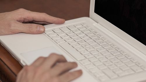 Brașovenii de la sate vor învăța să lucreze pe calculator, la bibliotecile rurale, cu bani de la PNRR: 7,5 milioane de lei