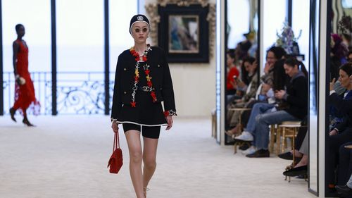Matthieu Blazy aduce Chanel înapoi la origini cu o colecție Cruise inspirată din Marea Bascilor
