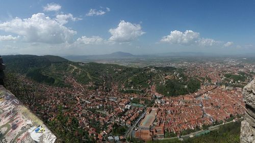 Noi reguli de urbanism în Brașov pentru proiectele imobiliare în zonele în pantă: Numărul maxim de apartamente dintr-o clădire este limitat la șase