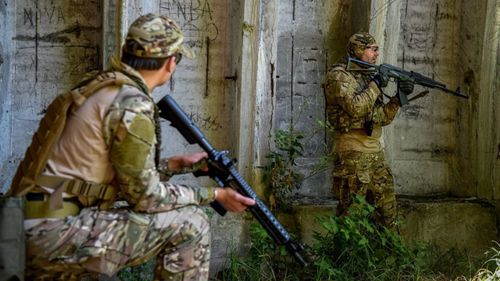 Statele Uniunii Europene au instruit până în prezent circa 24.000 de soldaţi ucraineni