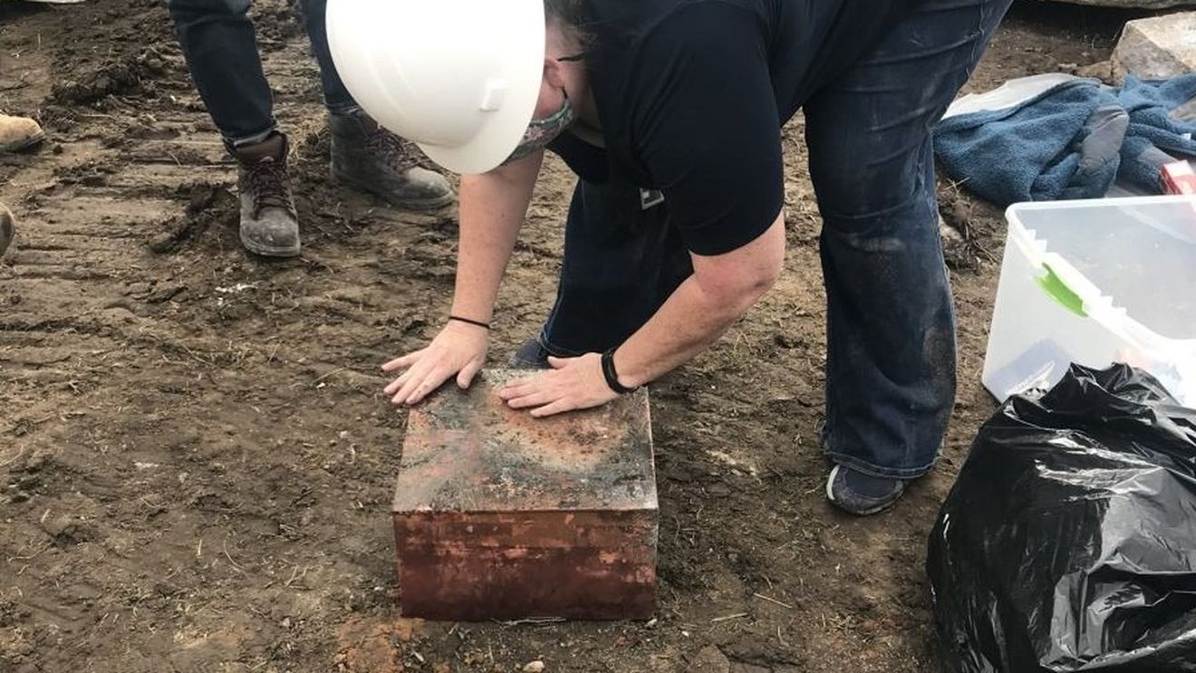 VIDEO O nouă capsulă temporală găsită sub statuia unui general confederat din SUA/ Experţii cred că înăuntru ar putea exista monede, cărţi, insigne şi chiar muniţie din timpul Războiului Civil