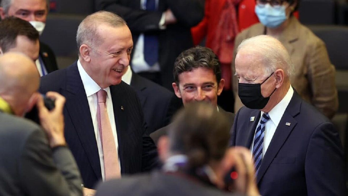 Erdogan susţine că i-a spus lui Joe Biden că Turcia nu renunţă la sistemele antirachetă rusești
