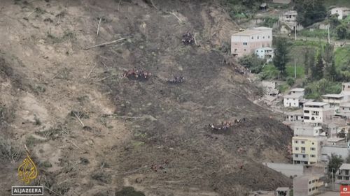 Ecuador: Un cartier întreg din oraşul Alaus a fost îngropat în urma unei alunecări de teren / Cel puțin 27 de morți iar alte 67 de persoane sunt în continuare căutate