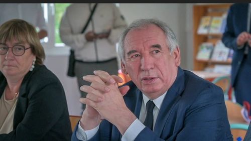 „Jucăm soarta elevilor prea devreme”. Sistemul educațional din Franța, criticat de premierul Bayrou, care reclamă examenul de intrare la liceu și admiterea centralizată la facultate