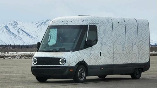 ANALIZĂ România, Polonia și Ungaria sunt luate în calcul de Mercedes și Rivian pentru producția de dube electrice. Ce avantaje oferă fiecare țară și ce șanse are fiecare de a obține investiția