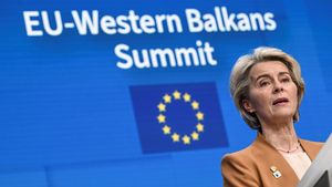 Uniunea Europeană trebuie să îşi crească producţia de armament şi rolul în domeniul apărării, spune preşedinta Comisiei