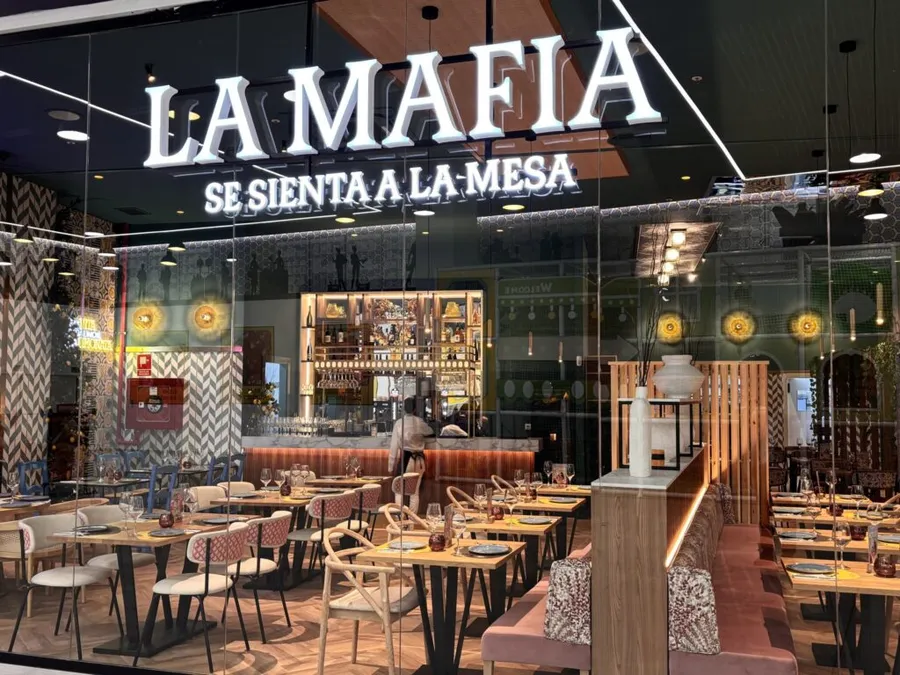 restaurant mafia se aseaza la masa