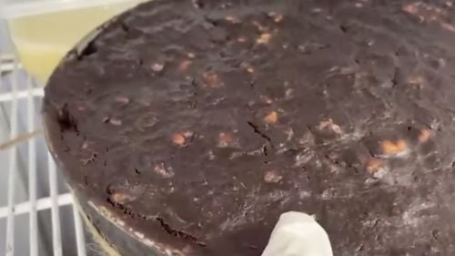 VIDEO Comisarii de la Protecţia Consumatorilor au oprit temporar funcţionarea unui restaurant din Sectorul 6 al Capitalei