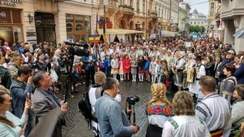 Încă un pas împotriva folosirii limbii române în Ucraina: Poroșenko a semnat un decret privind consolidarea statutului limbii ucrainene ca limbă de stat în țară