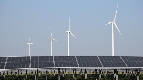 Revoluţia Energiei Verzi din Europa atenuează şocul preţurilor la energie provocat de războiul din Iran (Bloomberg)