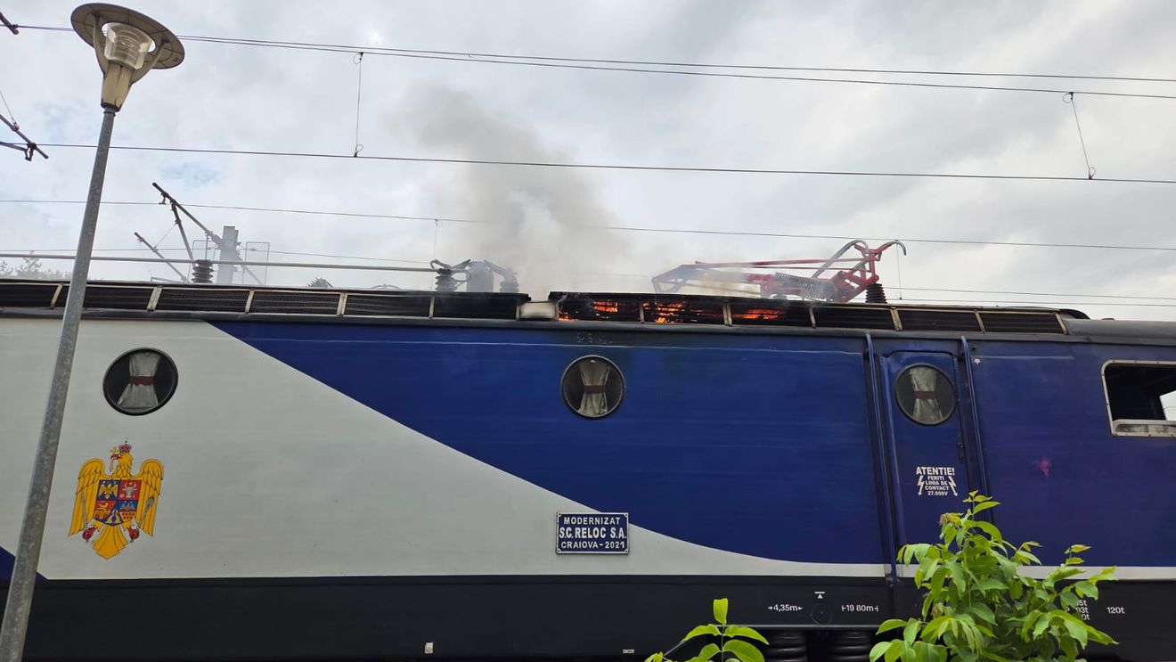 Trenul Budapesta – București s-a oprit în câmp lângă Caracal. Locomotiva s-a stricat în timpul cursei