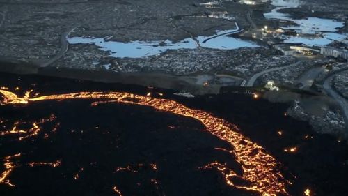 Imagini spectaculoase cu celebra Lagună Albastră din Islanda invadată de lavă vulcanică