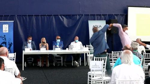 VIDEO Poliția, chemată de urgență la Adunarea Generală a Federației de Tenis. Ion Țiriac a cerut oprirea ședinței și scoaterea din sală a unui vorbitor
