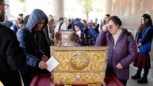 Peste 50.000 de pelerini s-au închinat la moaştele din Baldachinul Sfinţilor de pe Colina Patriarhiei