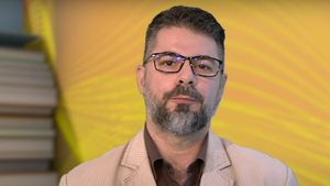 Edupedu.ro: Profesorul Sorin Spineanu-Dobrotă, trimis în judecată pentru viol și agresiune sexuală față de elevi, lucrează în continuare la Ministerul Educației / Se întoarce să predea la „Sfântul Sava” - surse