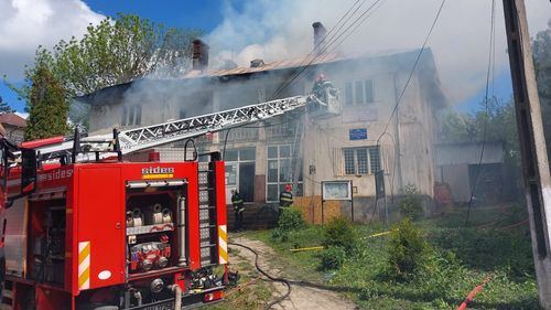 Incendiu la sediul primăriei din localitatea Pleșoi, județul Dolj. Planșeul de la etajul 1 s-a prăbușit / Nu sunt victime