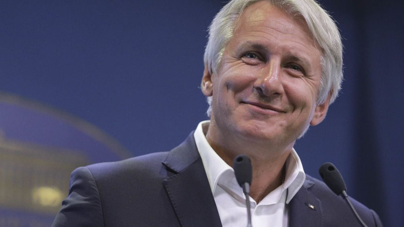 Teodorovici spune că ar fi onorat să fie premierul Vioricăi Dăncilă și neagă disputele din ședința de Guvern: ”Era cafeaua rece”