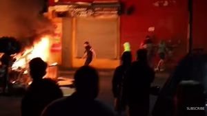 BREAKING Violențele din Leeds: Consiliul local, comunitatea de români și comunitatea de romi au dat o declarație comună în care cer localnicilor să își păstreze calmul. Anunță o revizuire ”urgentă” a cazului celor patru copii ai unei familii de romi luați în custodie din cauza suspiciunilor de abuz