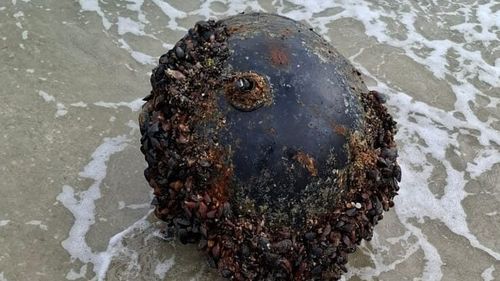 Mină marină descoperită pe plajă, la Vadu / A fost neutralizată