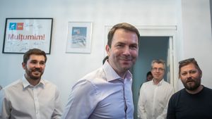 Cătălin Drulă: Noul ministru al Apărării nu este o alegere fericită. Un produs din pepiniera de cadre a lui Marian Oprişan şi un admirator al lui Ion Iliescu