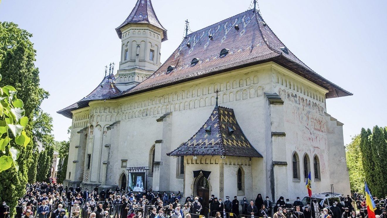 Stareţul Mănăstirii Putna din Suceava cere credincioşilor să se roage pentru românii din Cernăuţi, care „trăiesc vremuri dificile”