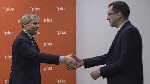 EXCLUSIV Dacian Cioloș, despre fuziunea PLUS / USR: Am insistat să o facem, altfel riscam să intrăm în vria târguielilor pe locuri pe listă / Mesajul nostru vrem să fie că suntem o singură forță politică / Competiția politică nu e în interior