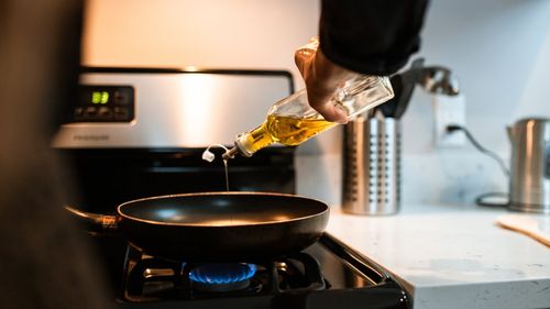 Uleiul s-a scumpit în medie cu 8%, în primele trei luni ale anului. Consiliul Concurenței: Scumpirile pot fi rezultatul războiului din Ucraina, precum şi a apropierii sărbătorilor pascale