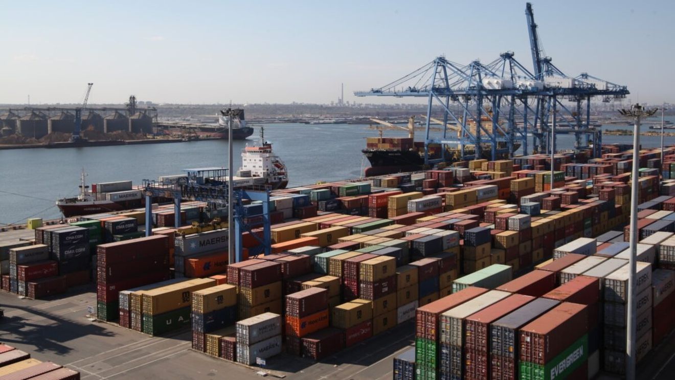 Ciolacu: Transformarea Portului Constanţa în principalul hub logistic la Marea Neagră - obiectiv esenţial  / Aceste noi terminale vor genera un plus anual de un milion de tone de marfă