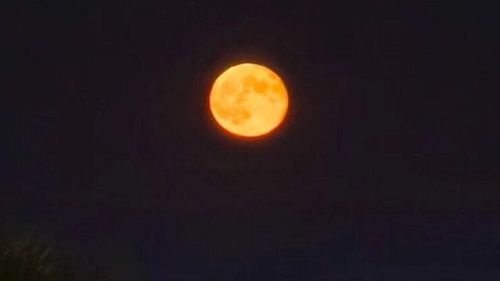 Luna va deveni roşie în timpul eclipsei din noaptea de joi spre vineri
