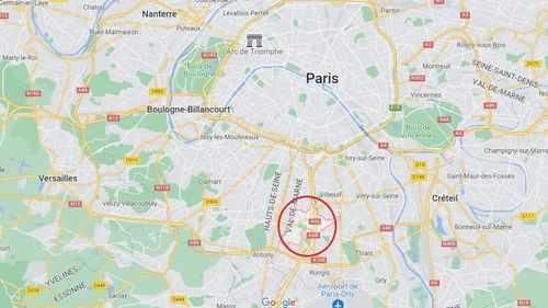 Tentativă de asasinare a primarului unei localități de lângă Paris în timpul violențelor de sâmbătă noapte. O bandă de atacatori a folosit o mașină incendiată