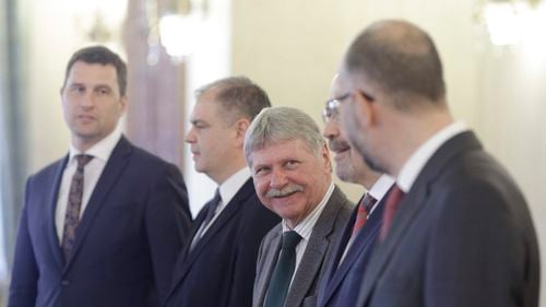 DNA: Fostul senator UDMR Verestoy Attila ar fi primit mită astfel încât Ministerul Culturii condus de Kelemen Hunor să facă plăţile către constructorul Aedificia Carpaţi, care a modernizat Biblioteca Naţională, Teatrul Naţional şi Muzeul de artă