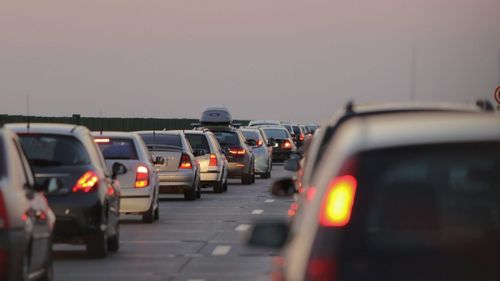 Aglomerație pe A2 pe sensul spre litoral, în zona nodului rutier de la Glina / Circulaţie îngreunată la Drajna, unde a avut loc un carambol cu cinci maşini