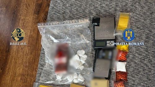 Trafic cu cocaină pe platforme online / Traficantul era plătit în monedă virtuală / O parte din droguri erau ridicate de cumpărători din vecinătatea unor școli