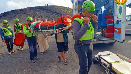 Româncă salvată de salvamontiștii italieni de pe Etna / Nu avea încălțăminte potrivită pentru drumeție
